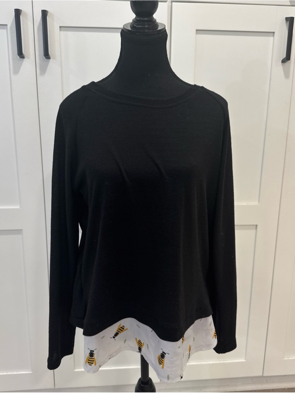 Black Long-Sleeve Layered Bee Hem Top twofer sweater split back sz L LA Soul